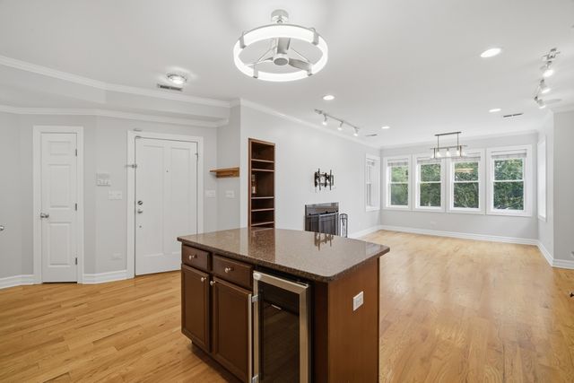 2449 W Foster Avenue 2E, Chicago, IL 60625