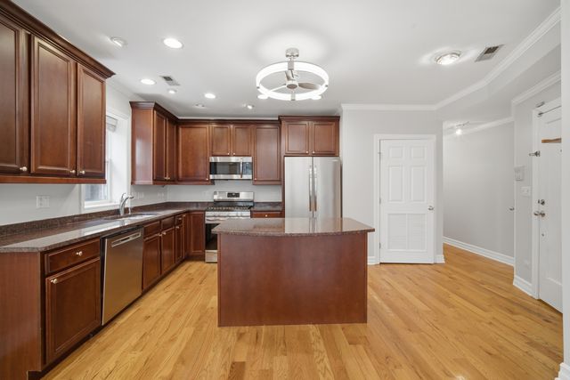 2449 W Foster Avenue 2E, Chicago, IL 60625
