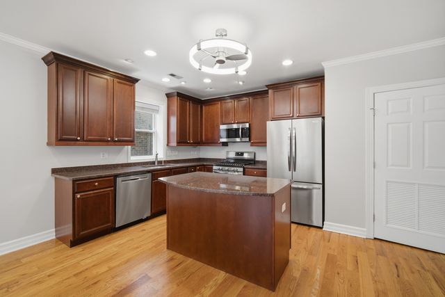 2449 W Foster Avenue 2E, Chicago, IL 60625