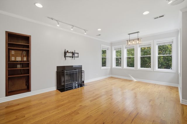 2449 W Foster Avenue 2E, Chicago, IL 60625