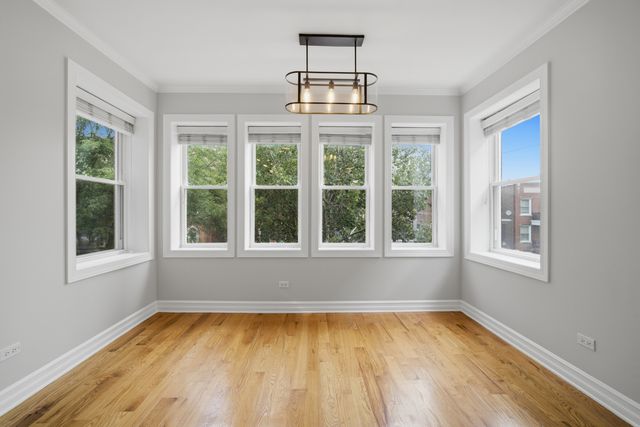 2449 W Foster Avenue 2E, Chicago, IL 60625