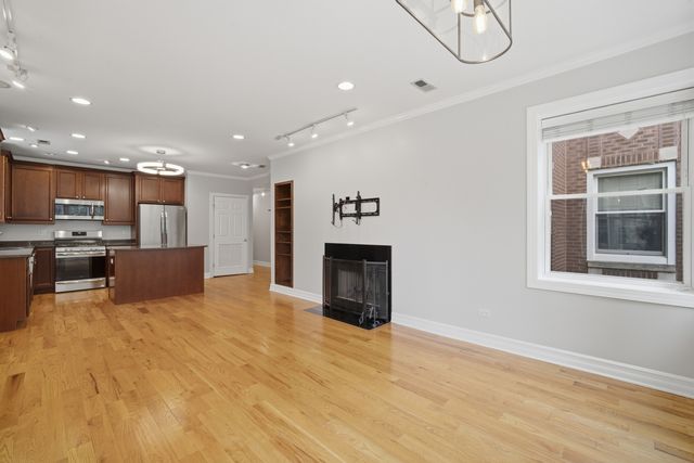 2449 W Foster Avenue 2E, Chicago, IL 60625