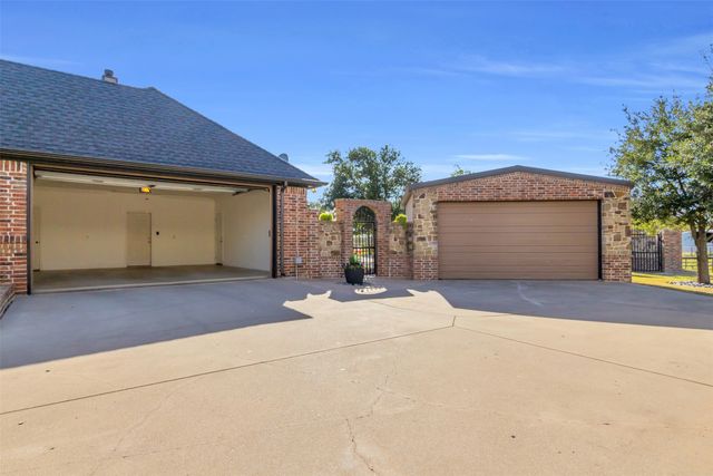 2200 Twin Creeks Court, Pilot Point, TX 76258