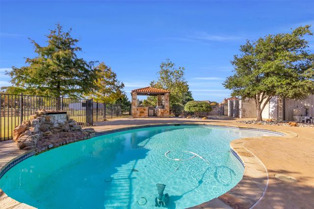 2200 Twin Creeks Court, Pilot Point, TX 76258
