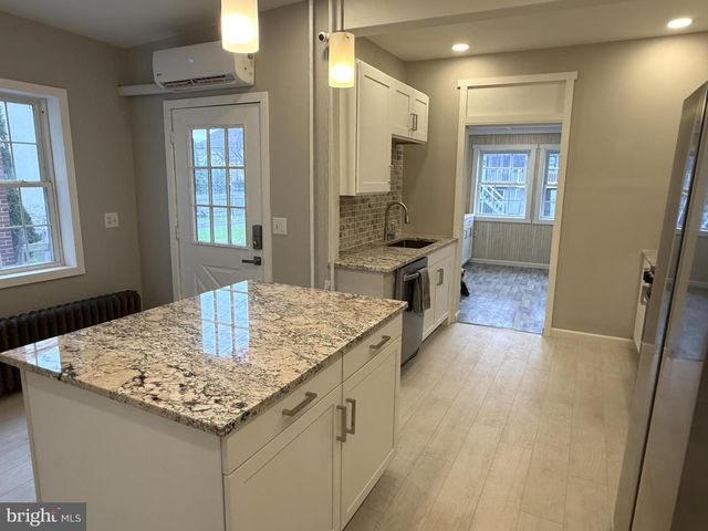 28 S 3RD ST, Hamburg, PA 19526