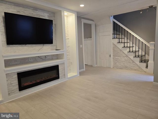 28 S 3RD ST, Hamburg, PA 19526