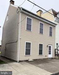 28 S 3RD ST, Hamburg, PA 19526