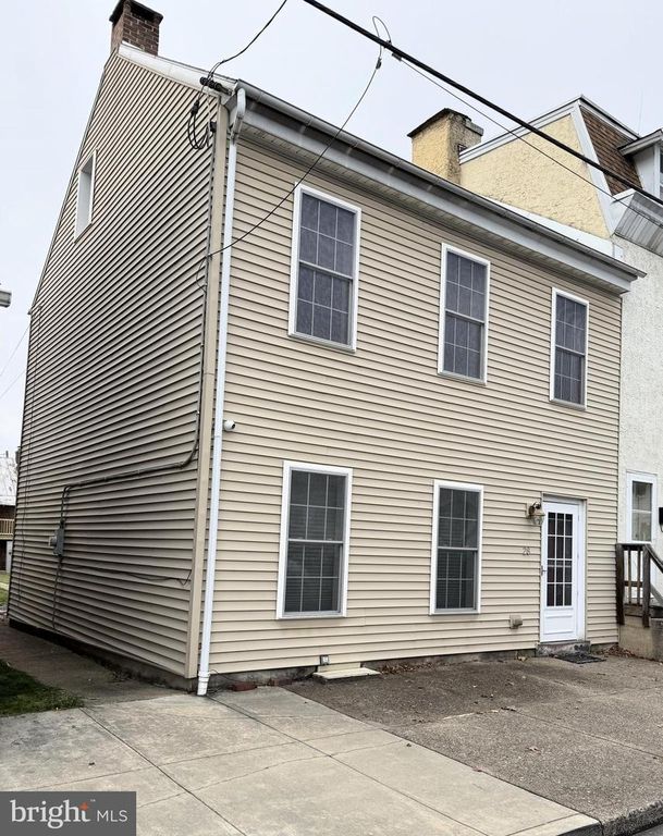 28 S 3RD ST, Hamburg, PA 19526