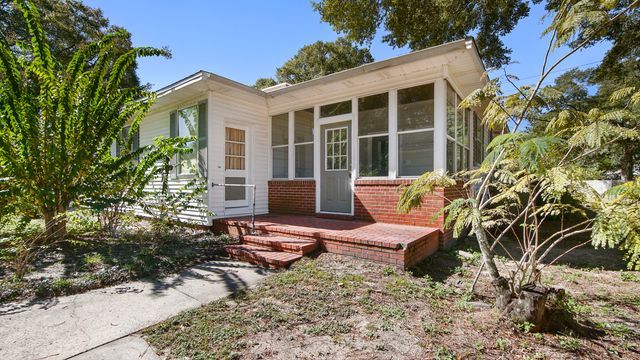 111 Bay Avenue, Defuniak Springs, FL 32435