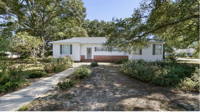 111 Bay Avenue, Defuniak Springs, FL 32435