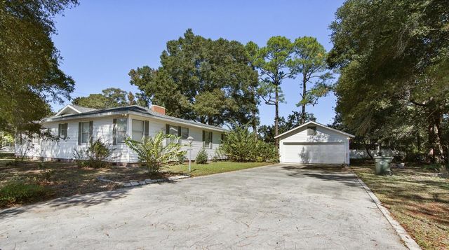 111 Bay Avenue, Defuniak Springs, FL 32435