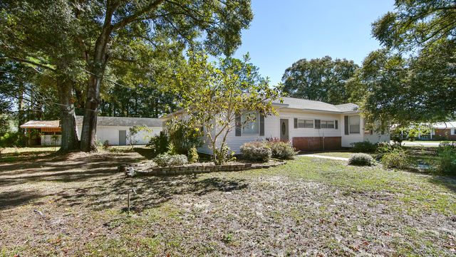 111 Bay Avenue, Defuniak Springs, FL 32435