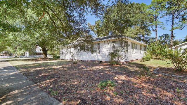 111 Bay Avenue, Defuniak Springs, FL 32435
