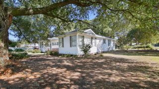 111 Bay Avenue, Defuniak Springs, FL 32435
