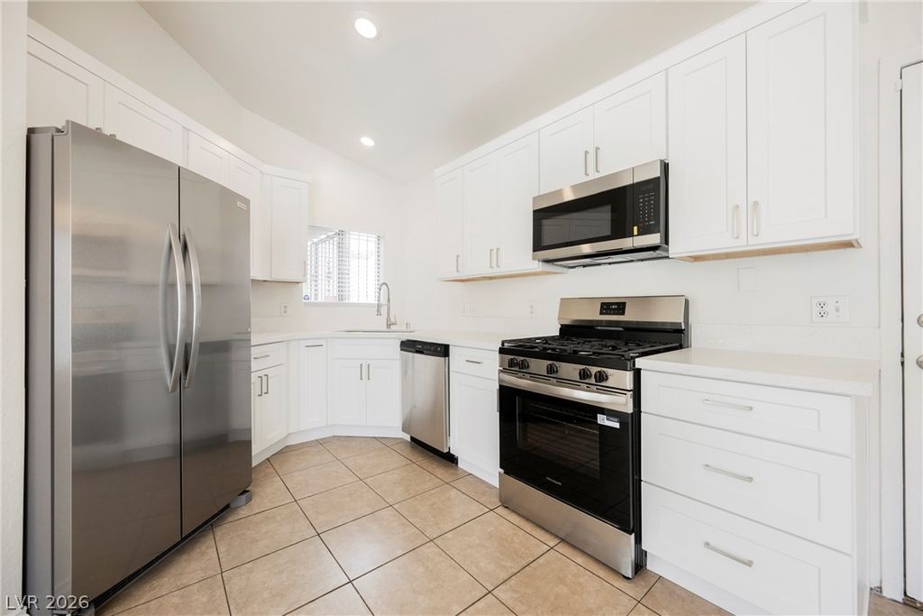 5102 Del Shannon Street, North Las Vegas, NV 89031 — photo 4