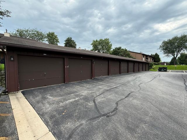 2213 Wharf Drive 401, Woodridge, IL 60517