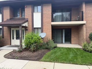 2213 Wharf Drive 401, Woodridge, IL 60517