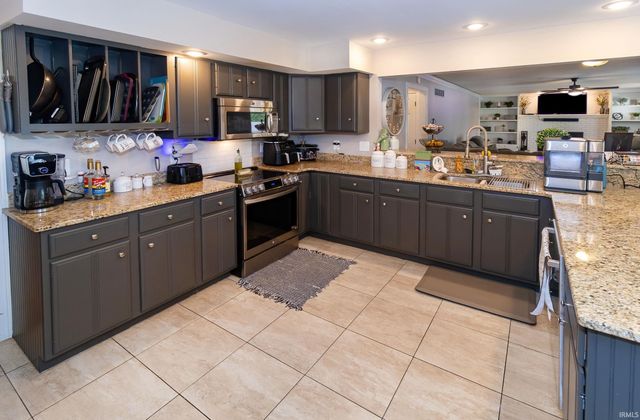 7699 Hermitage Court, Newburgh, IN 47630