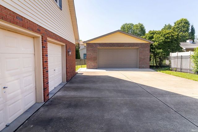 7699 Hermitage Court, Newburgh, IN 47630