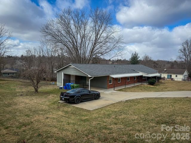 483 Caribou Road, Asheville, NC 28803