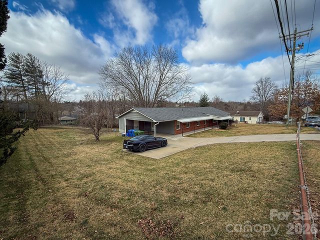 483 Caribou Road, Asheville, NC 28803
