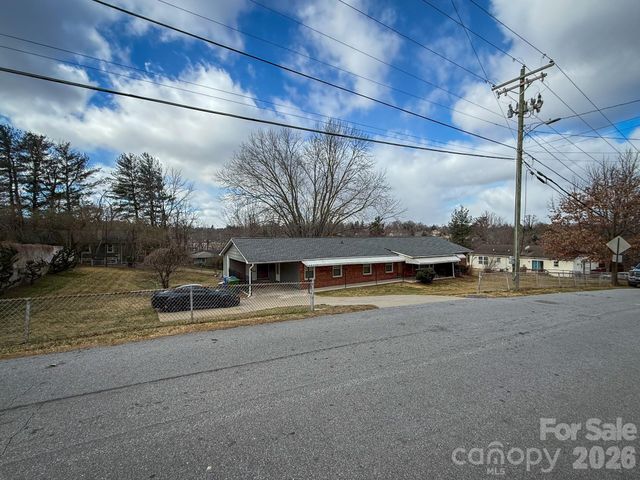 483 Caribou Road, Asheville, NC 28803