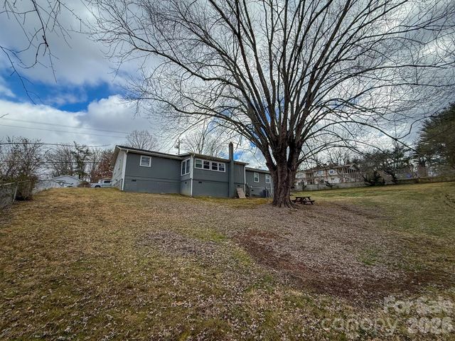 483 Caribou Road, Asheville, NC 28803