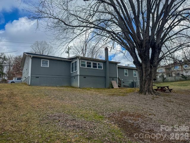483 Caribou Road, Asheville, NC 28803