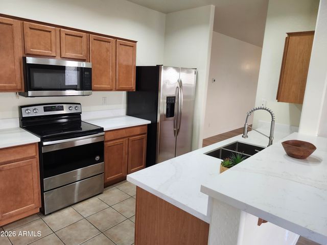 2227 N 92ND Dale, Phoenix, AZ 85037