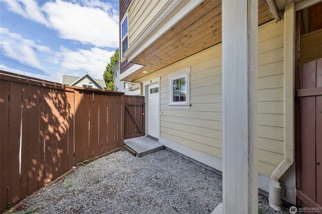 5033 12 Avenue NE, Seattle, WA 98105