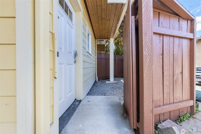 5033 12 Avenue NE, Seattle, WA 98105