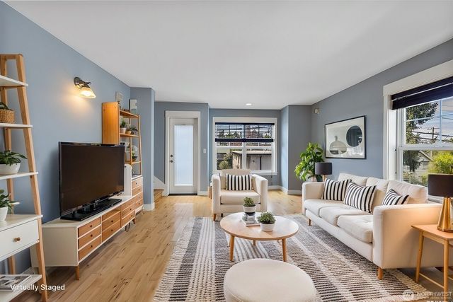 5033 12 Avenue NE, Seattle, WA 98105