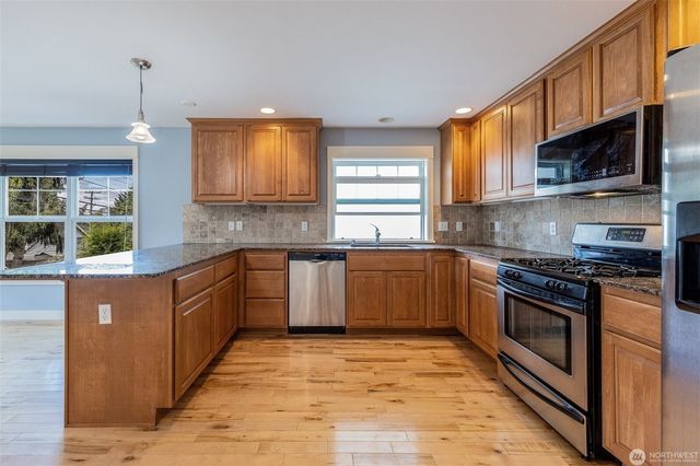 5033 12 Avenue NE, Seattle, WA 98105