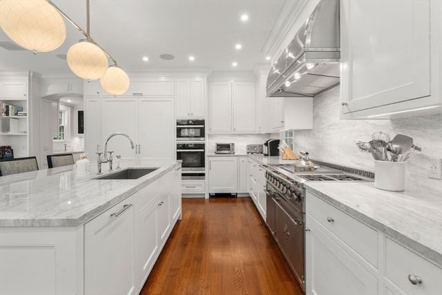 188 Heath St, Brookline, MA 02467