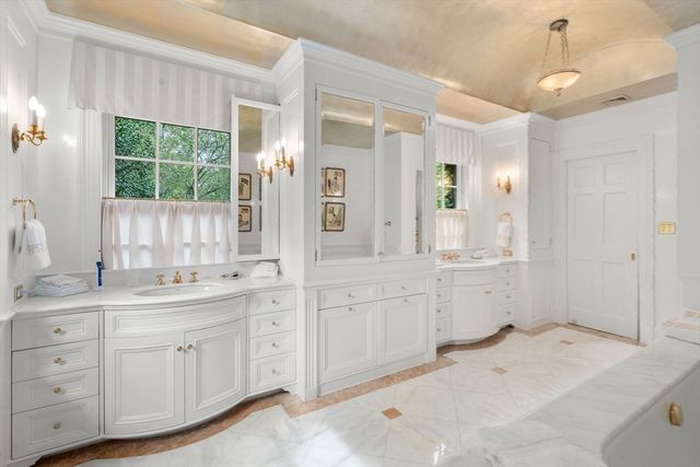 188 Heath St, Brookline, MA 02467