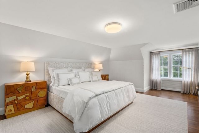 188 Heath St, Brookline, MA 02467