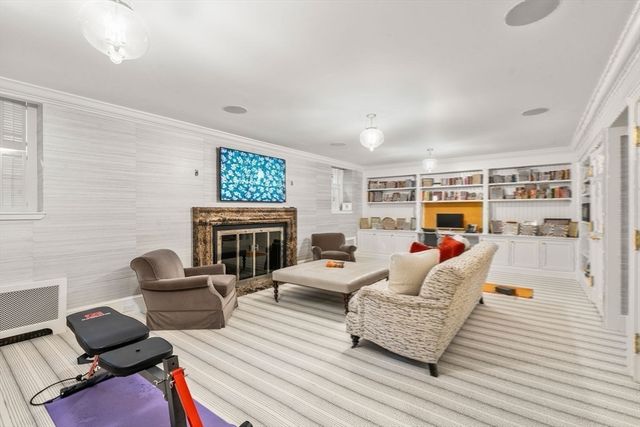 188 Heath St, Brookline, MA 02467