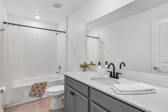 5712 BRISTLELEAF COURT, Leesburg, FL 34748