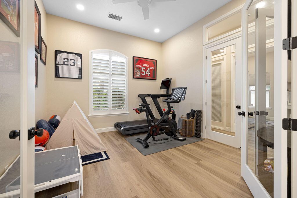 Image 14 of property listing at 201 N Preston Street, Visalia, CA 93291