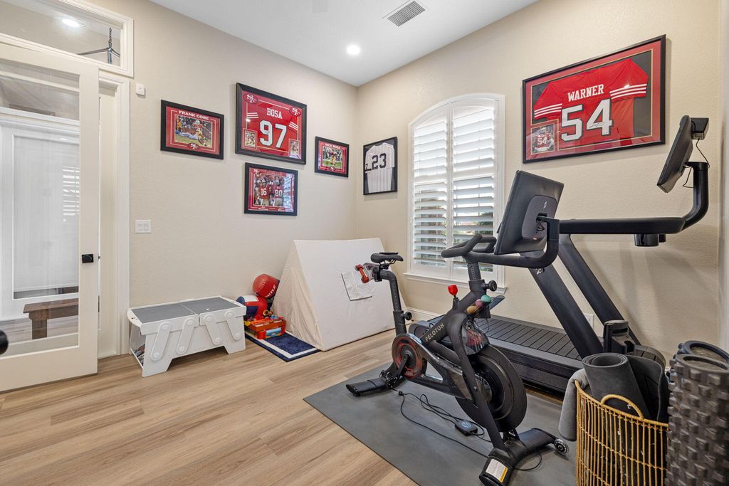 Image 15 of property listing at 201 N Preston Street, Visalia, CA 93291