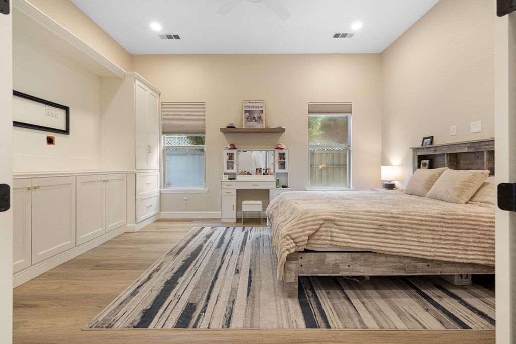 Image 28 of property listing at 201 N Preston Street, Visalia, CA 93291