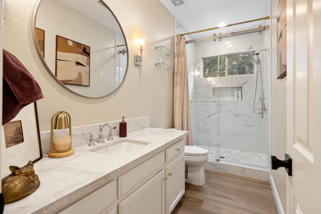 Image 29 of property listing at 201 N Preston Street, Visalia, CA 93291