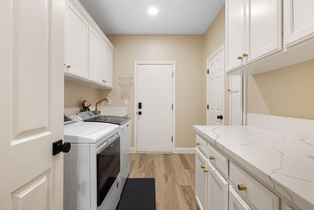 Image 35 of property listing at 201 N Preston Street, Visalia, CA 93291