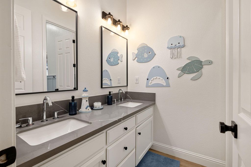 Image 36 of property listing at 201 N Preston Street, Visalia, CA 93291