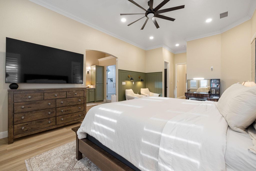 Image 38 of property listing at 201 N Preston Street, Visalia, CA 93291