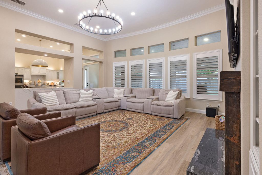 Image 5 of property listing at 201 N Preston Street, Visalia, CA 93291