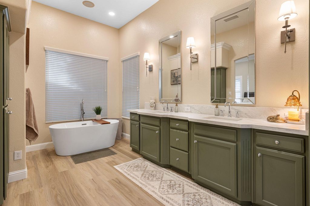 Image 8 of property listing at 201 N Preston Street, Visalia, CA 93291