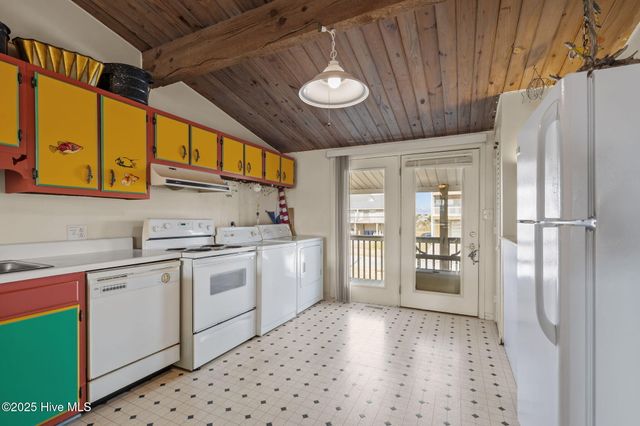 104 Robin Avenue, Atlantic Beach, NC 28512