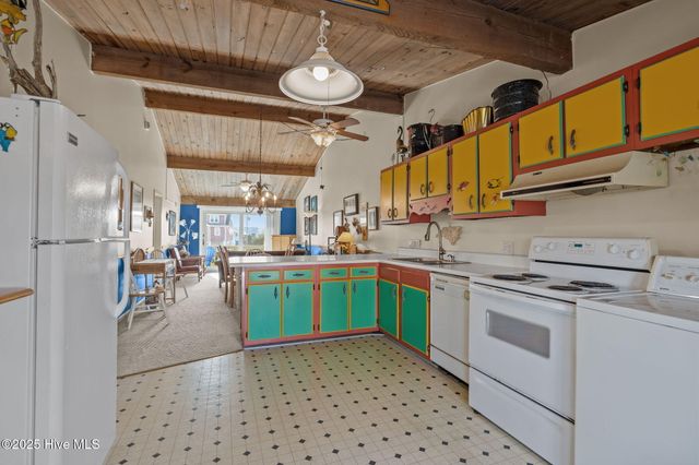 104 Robin Avenue, Atlantic Beach, NC 28512