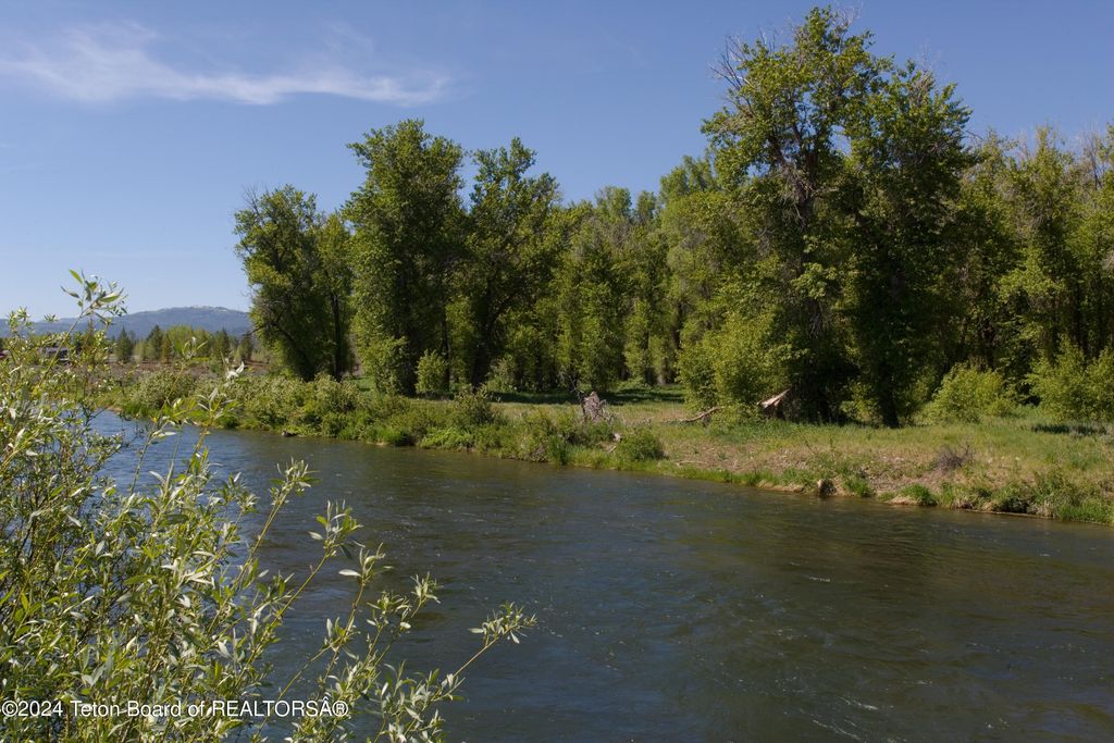 5680 W PHILLIPS RIDGE Road, Wilson, WY 83014 photo 3